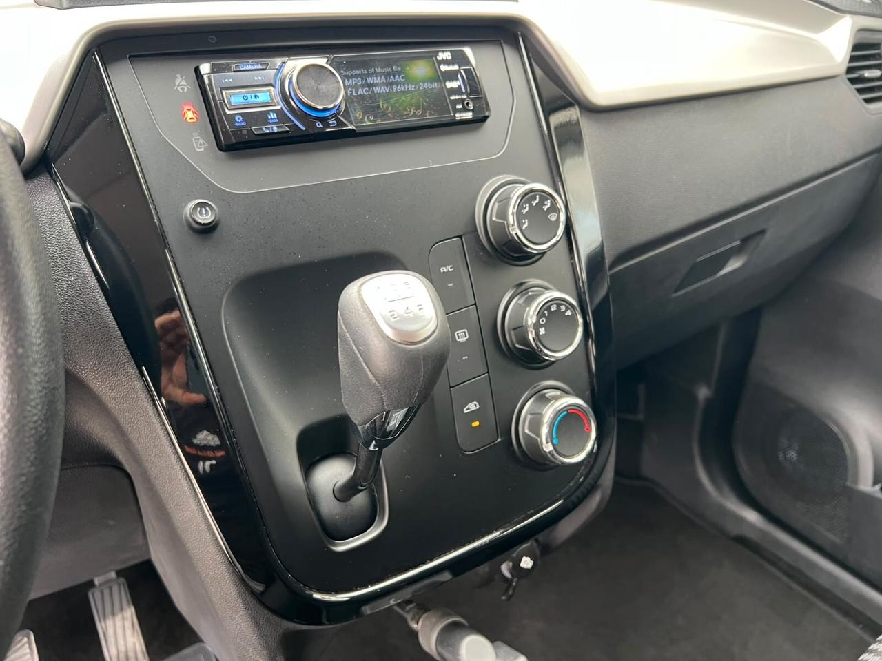 MAHINDRA KUV100 1.2 VVT K6+ 87CV 2025!!! GPL!!!