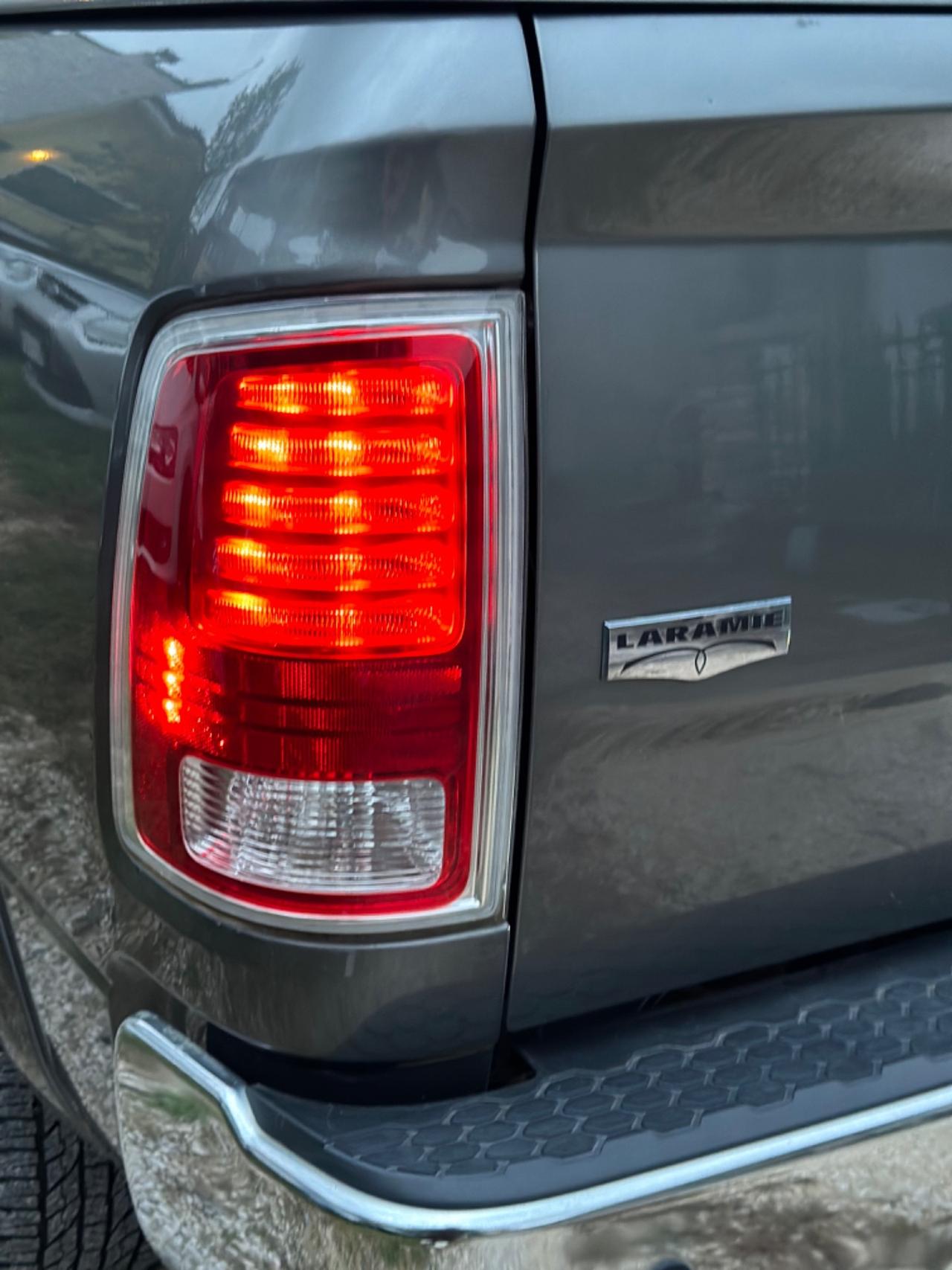 Dodge RAM LARAMIE AMATORE 4x4 KMCERT UNICOPR