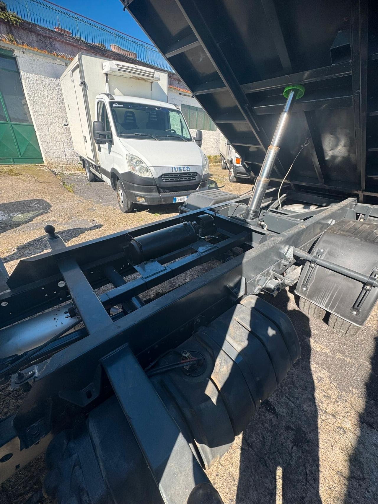 IVECO DAILY 35C14 RIBALTABILE TRILATERALE ANNO 2005