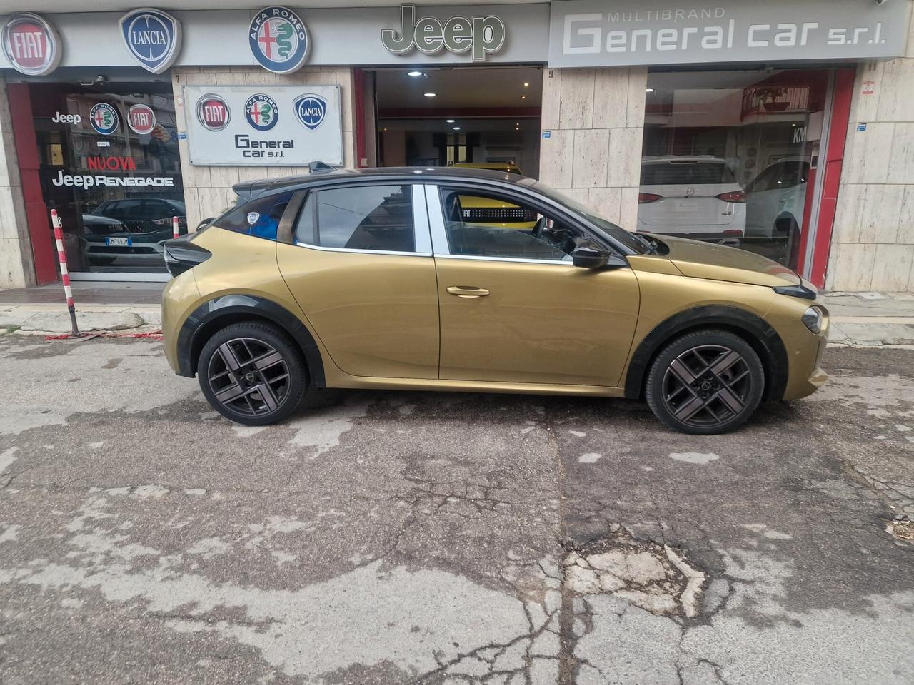 Lancia Ypsilon Hybrid e-DCT