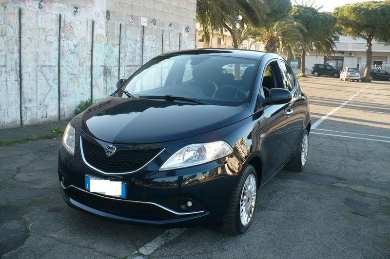 Lancia Ypsilon 1.2 69 CV 5 porte Gold