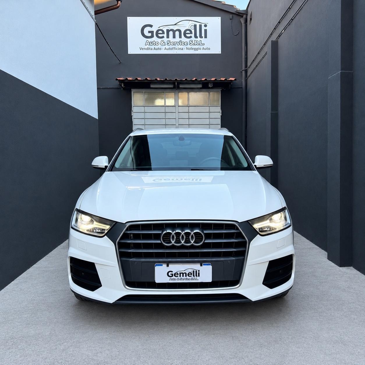Audi Q3 2.0 TDI 120 CV Business Sport