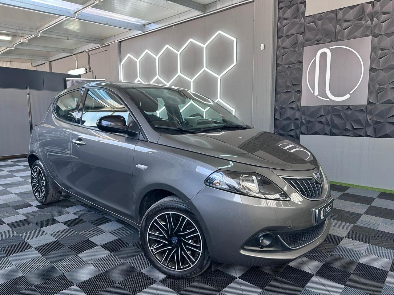 Lancia Ypsilon 1.0 FireFly 5 porte S&S Hybrid Alberta Ferretti