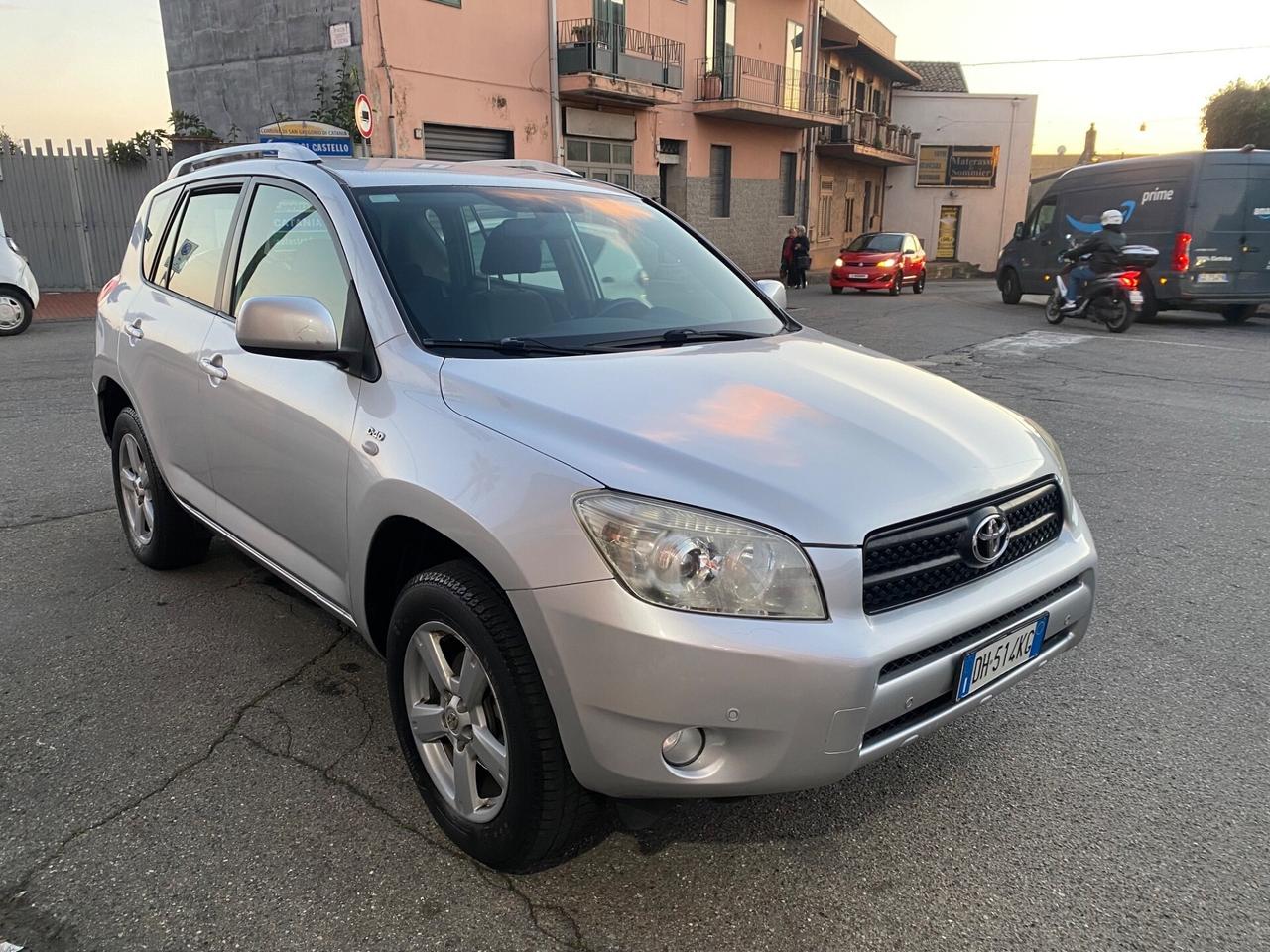 Toyota RAV4 2.2 D-4D 136 CV Sol GANCIO TRAINO