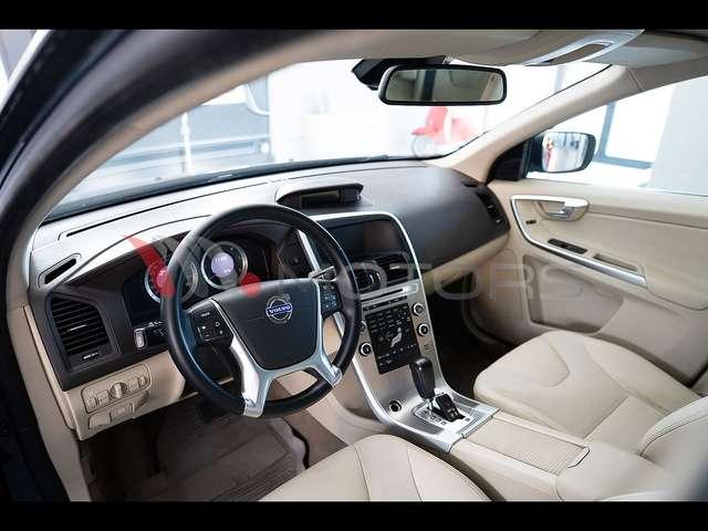 Volvo XC60 2.4 d3 Momentum AWD 163 CV Geartronic