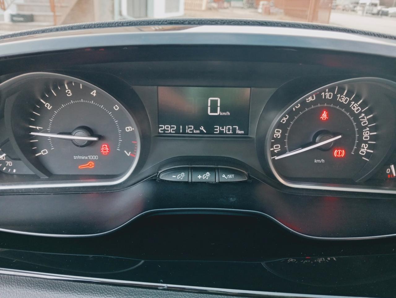 Peugeot 208 PureTech 82 5p. GPL Access