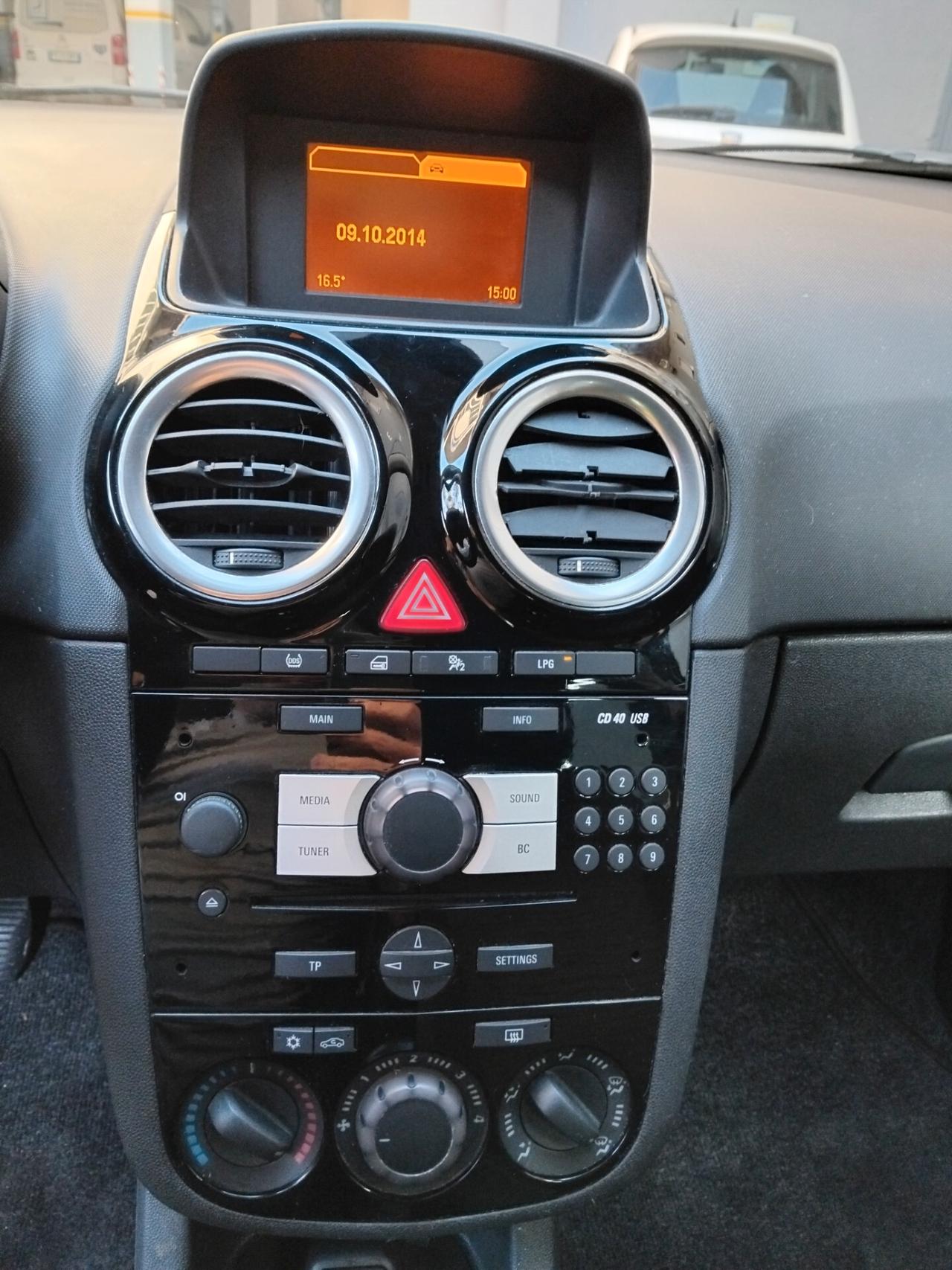 Opel Corsa 1.2 gpl garanzia