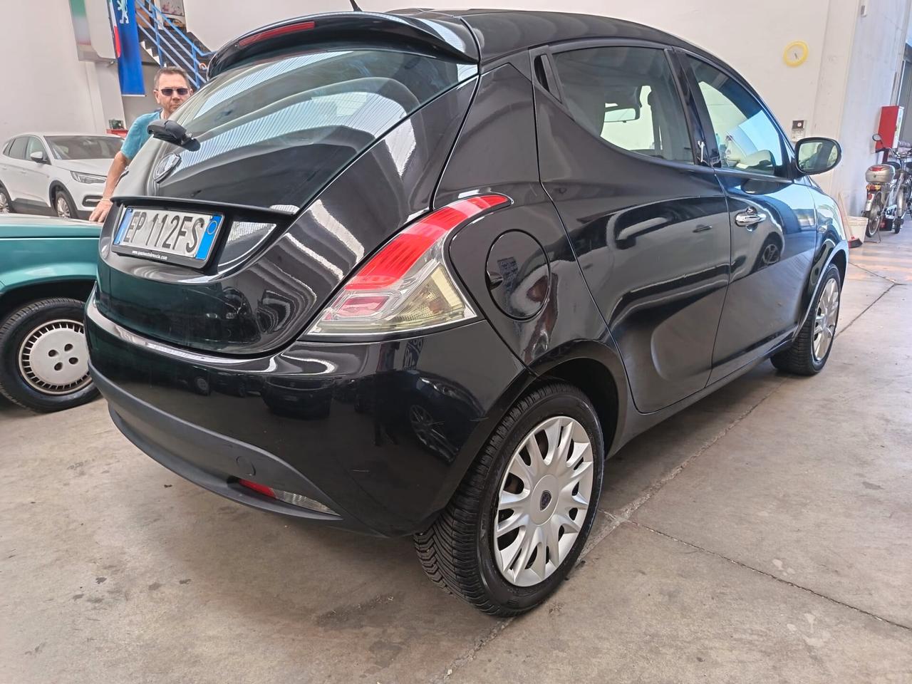 Lancia Ypsilon 1.3 MJT 16V 95 CV 5 porte S&S Silver