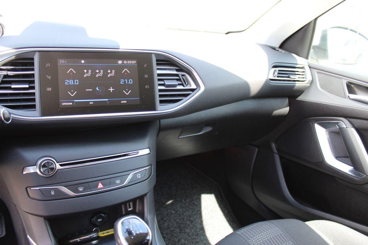 PEUGEOT - 308 - BlueHDi 130 S&S Allure