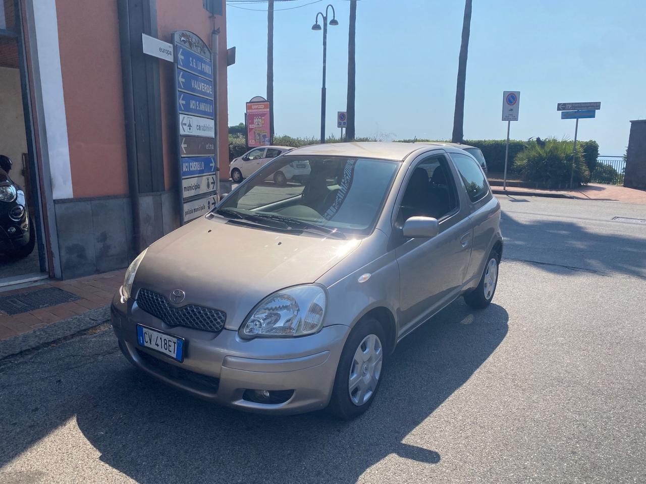 Toyota Yaris 1.0i 16V cat 3 porte Sol