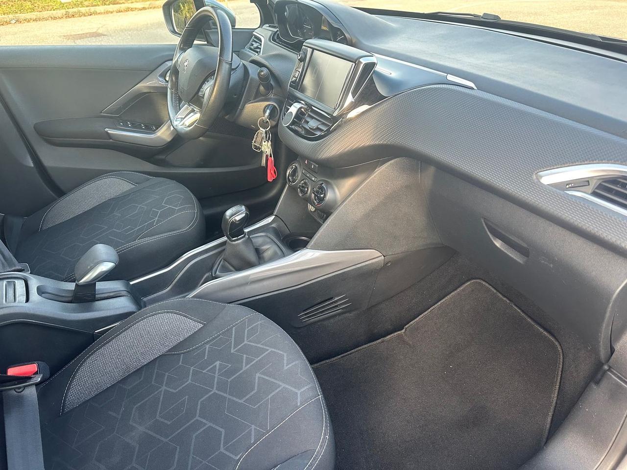 Peugeot 2008 Allure 1.2 PureTech 82 #7847