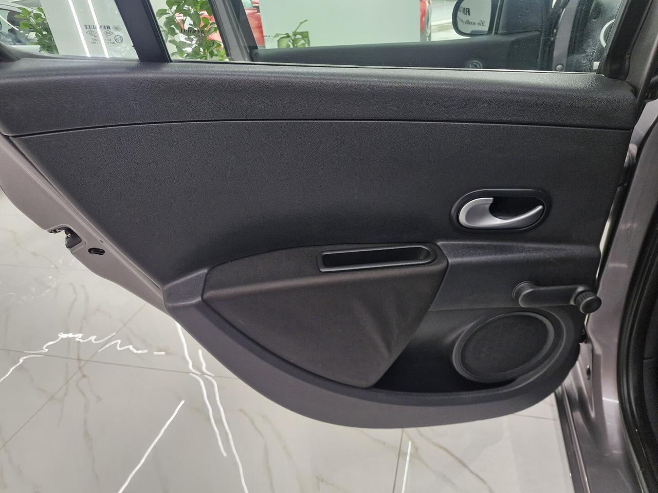 RENAULT CLIO 1.2 BENZINA 16V LUXE 140000KM
