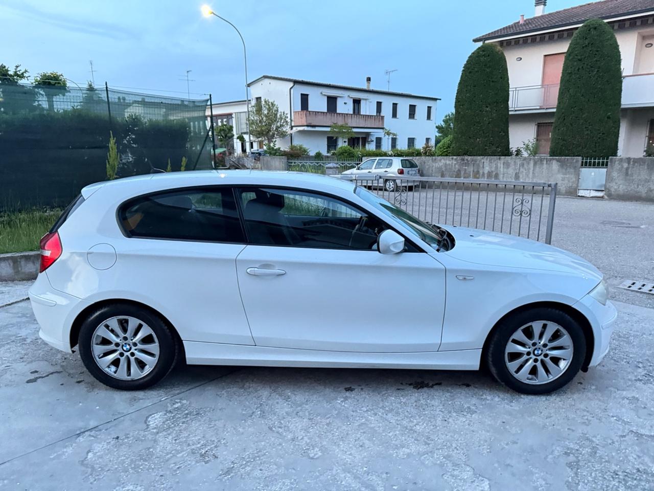 BMW SERIE 1 116D 2.0 DIESEL SOLI 77 MILA KM 09