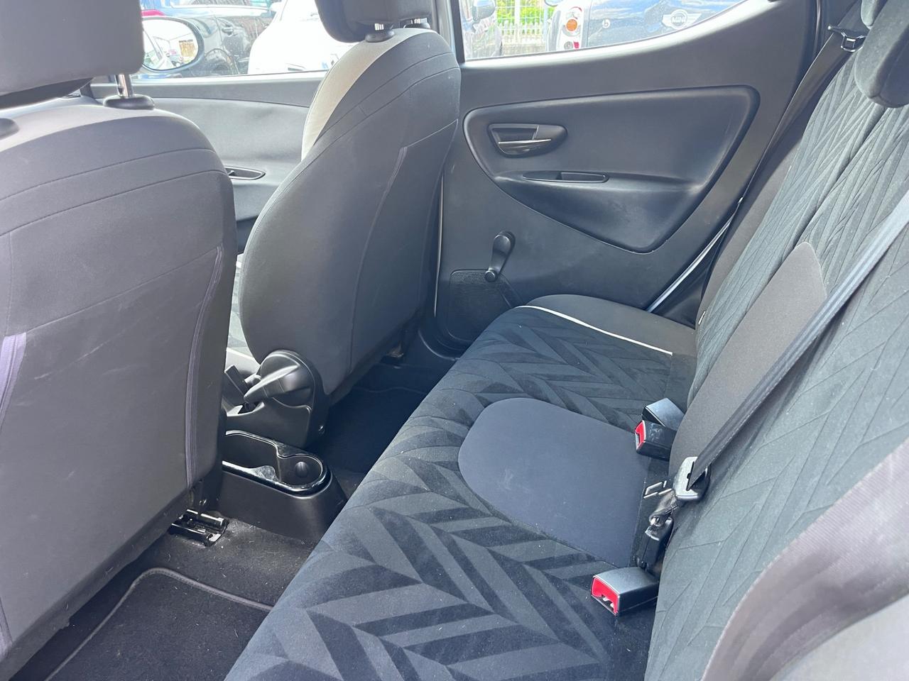 Lancia Ypsilon 1.2 69 CV 5 porte Silver