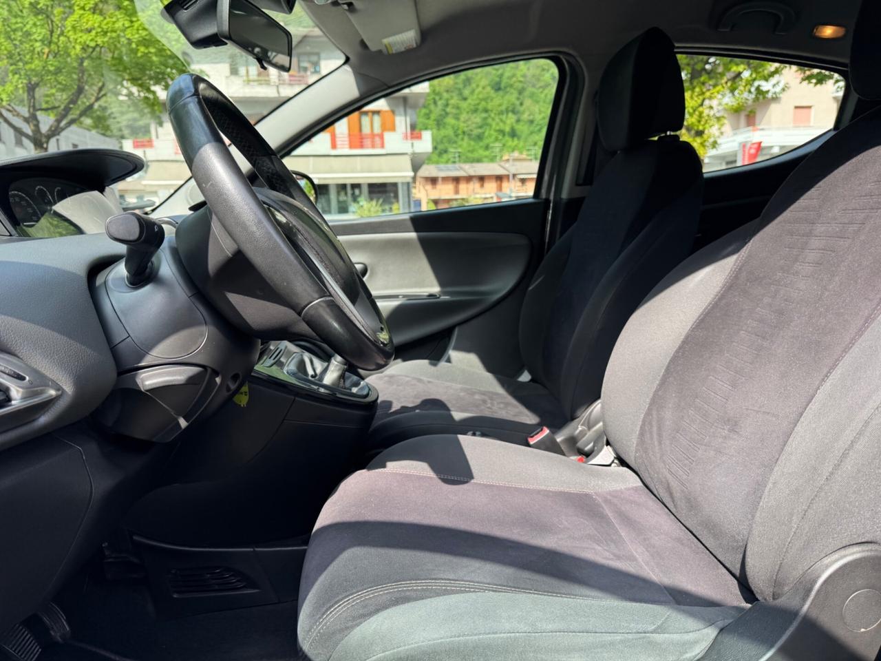 Lancia Ypsilon 1.2 69 CV 5 porte S&S Platinum