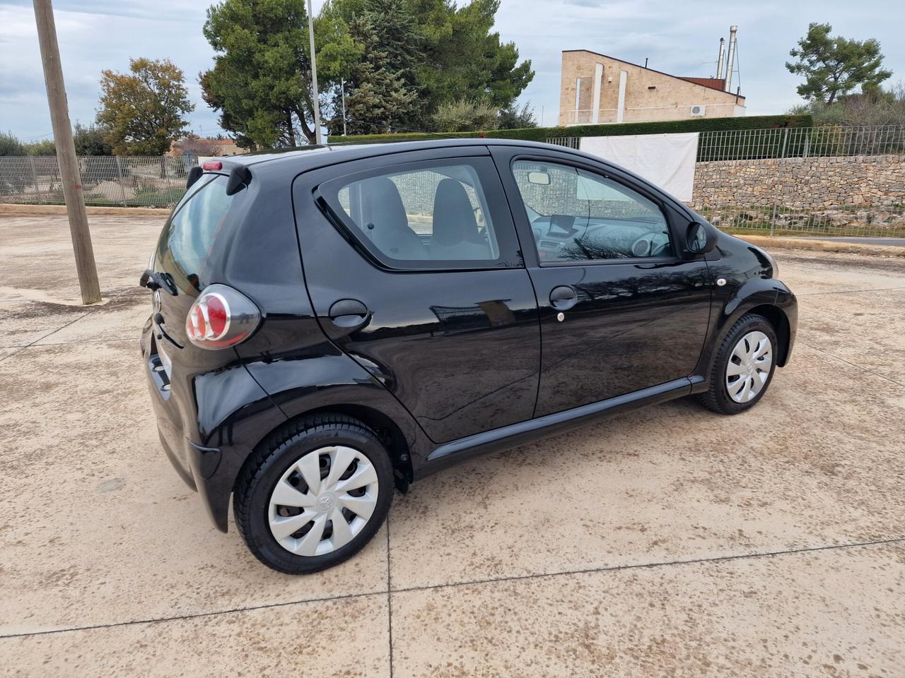 Toyota Aygo 1.0 12V VVT-i 5 porte Connect