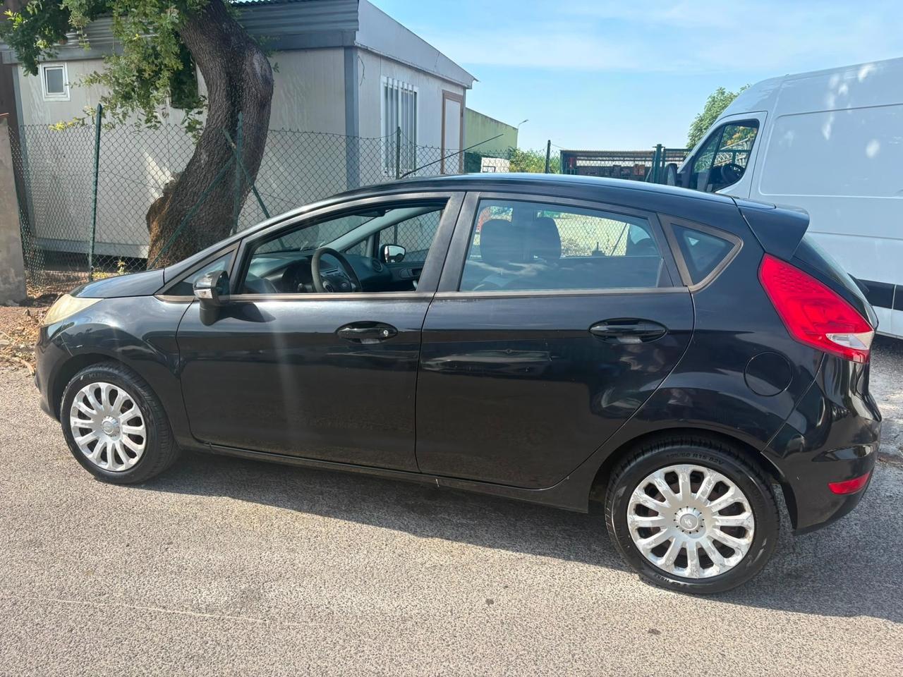 Ford Fiesta 1.4 5 porte BENZ- GPL Titanium 2010