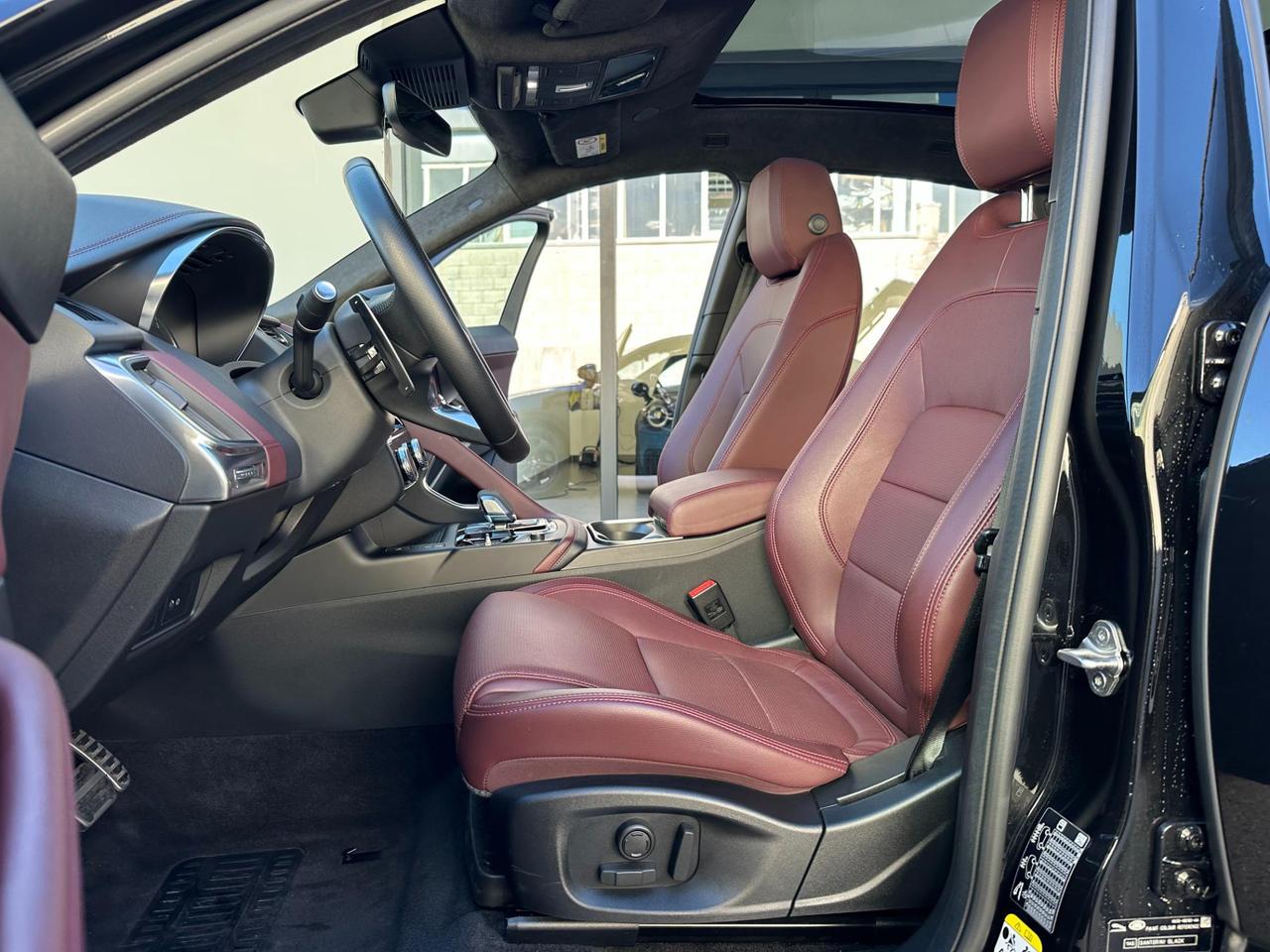 Jaguar E-Pace 2.0d i4 mhev R-Dynamic Black awd 163cv auto