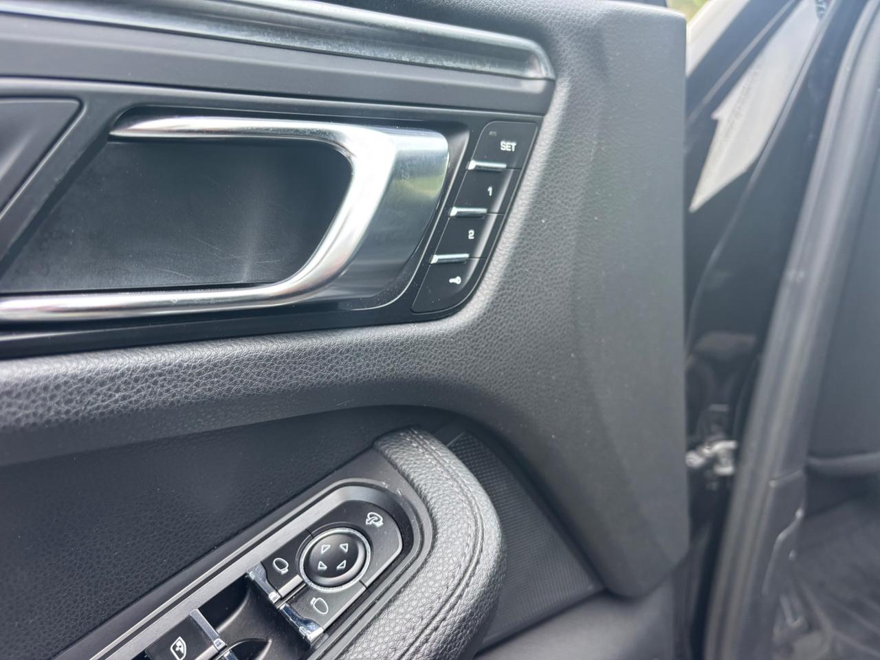 Porsche Macan 2.0-2021