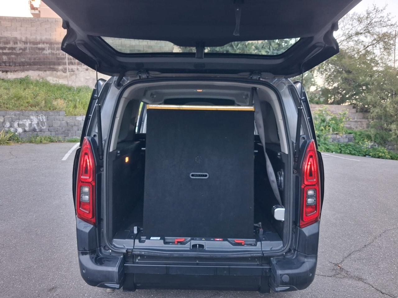 Citroen Berlingo Pianale ribassato con rampa disabili in carrozzina