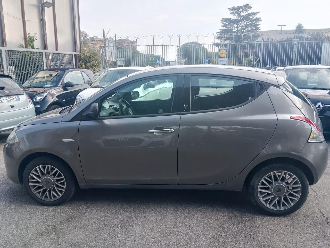 Lancia Ypsilon 0.9 TwinAir 85 CV 5 porte S&S Platinum