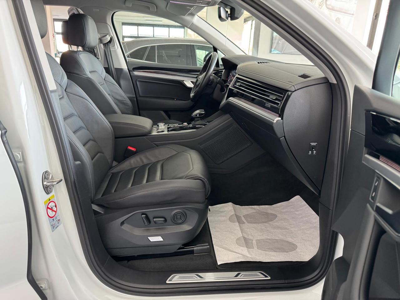 Volkswagen Touareg 3.0 V6 tdi Elegance 231cv 1Prop Da Vetrina