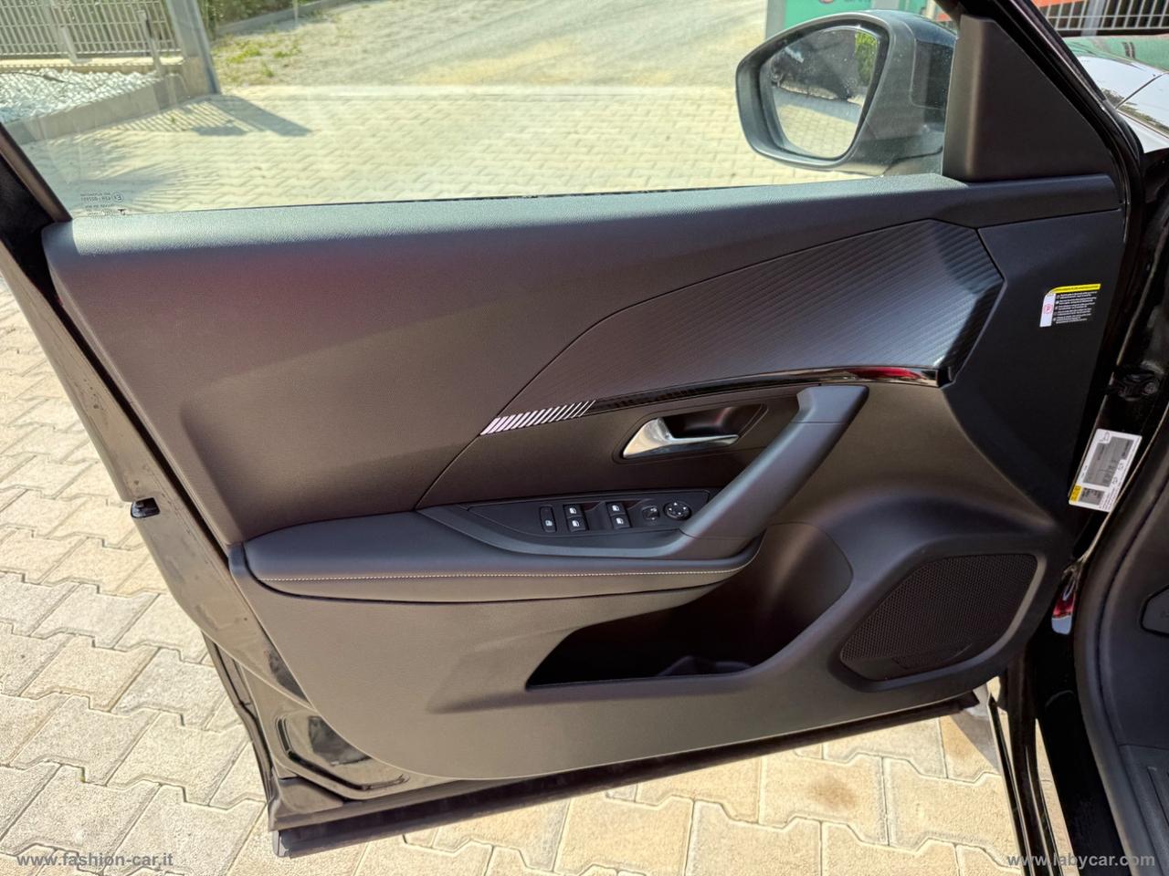 PEUGEOT 2008 PureTech 100 S&S Allure