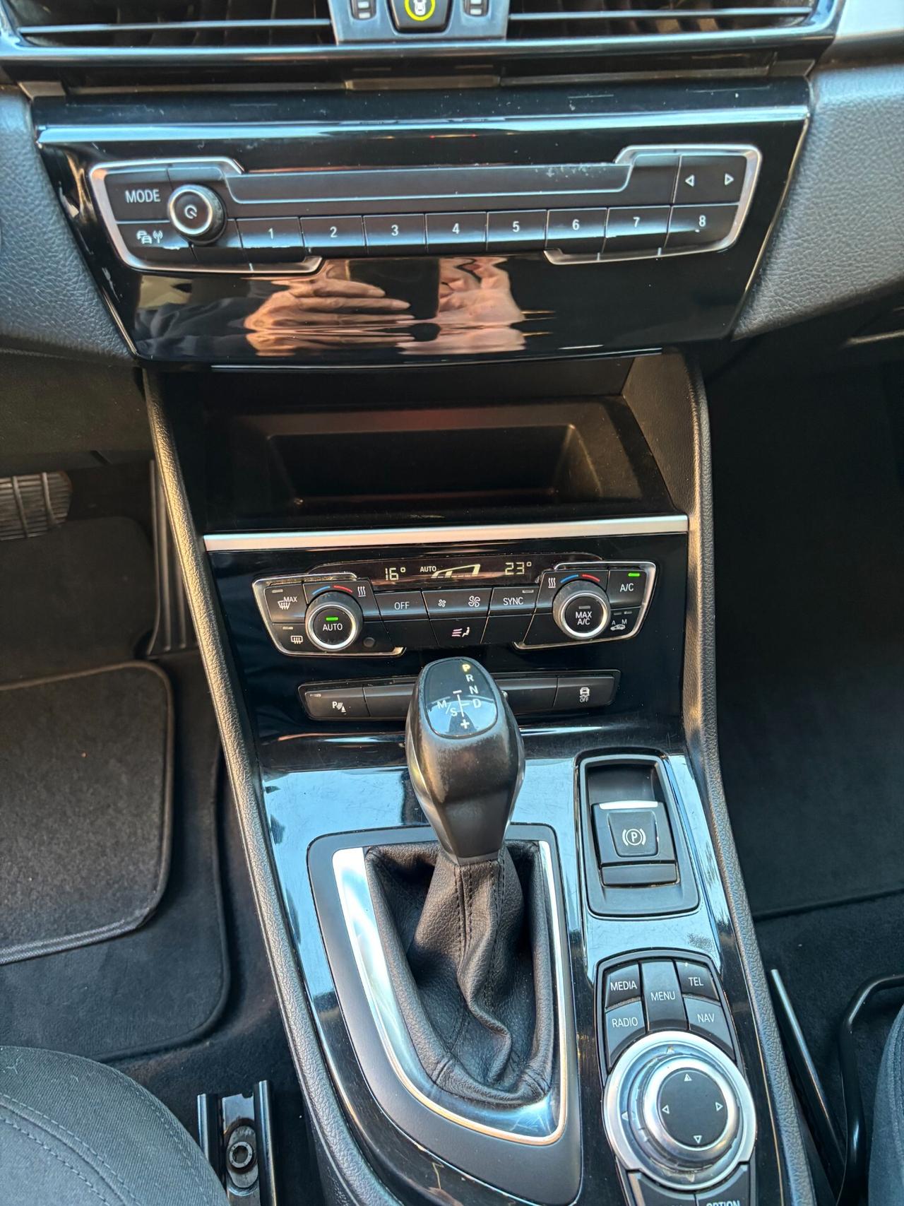 Bmw 2er Active Tourer 220d xDrive Luxury aut. - 7 POSTI - 4X4