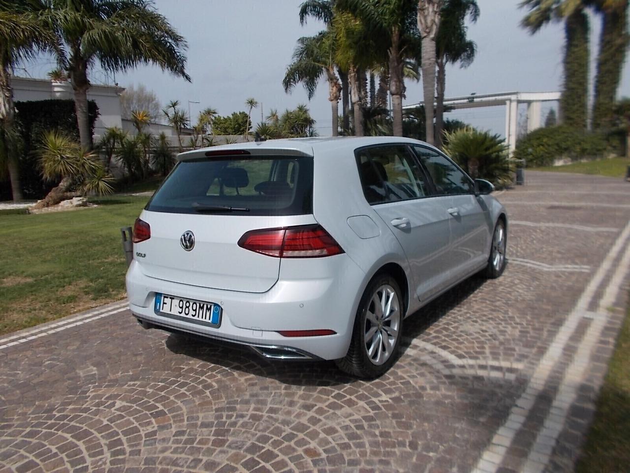 Volkswagen Golf 1.6 TDi VIRTUAL COCKPIT da VETRINA