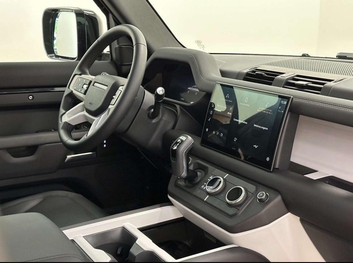 Land Rover Defender 110 3.0D I6 250 CV AWD Auto X-Dynamic NOLEGGIO 12 MESI