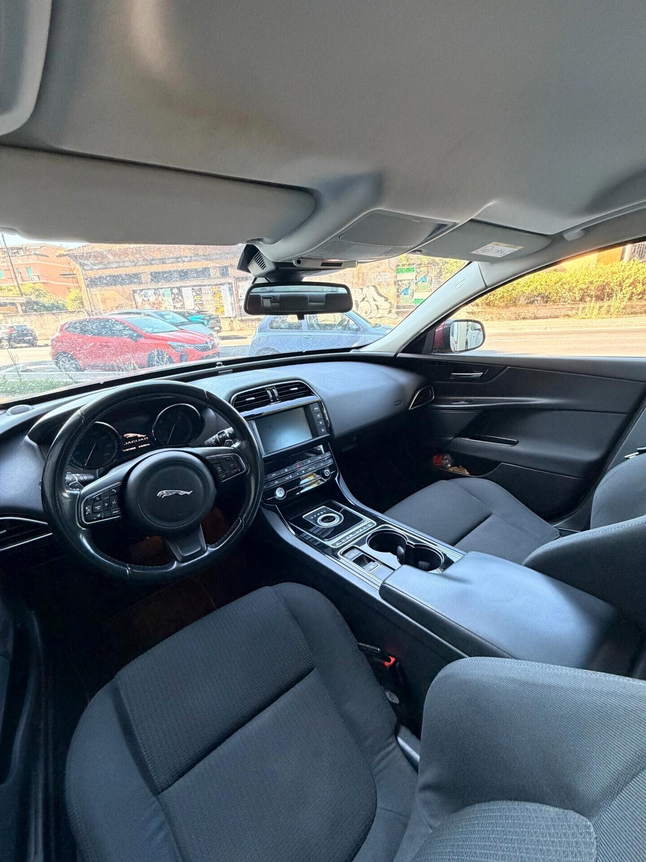 Jaguar XE 2.0 D Turbo 180CV Pure Business Edition