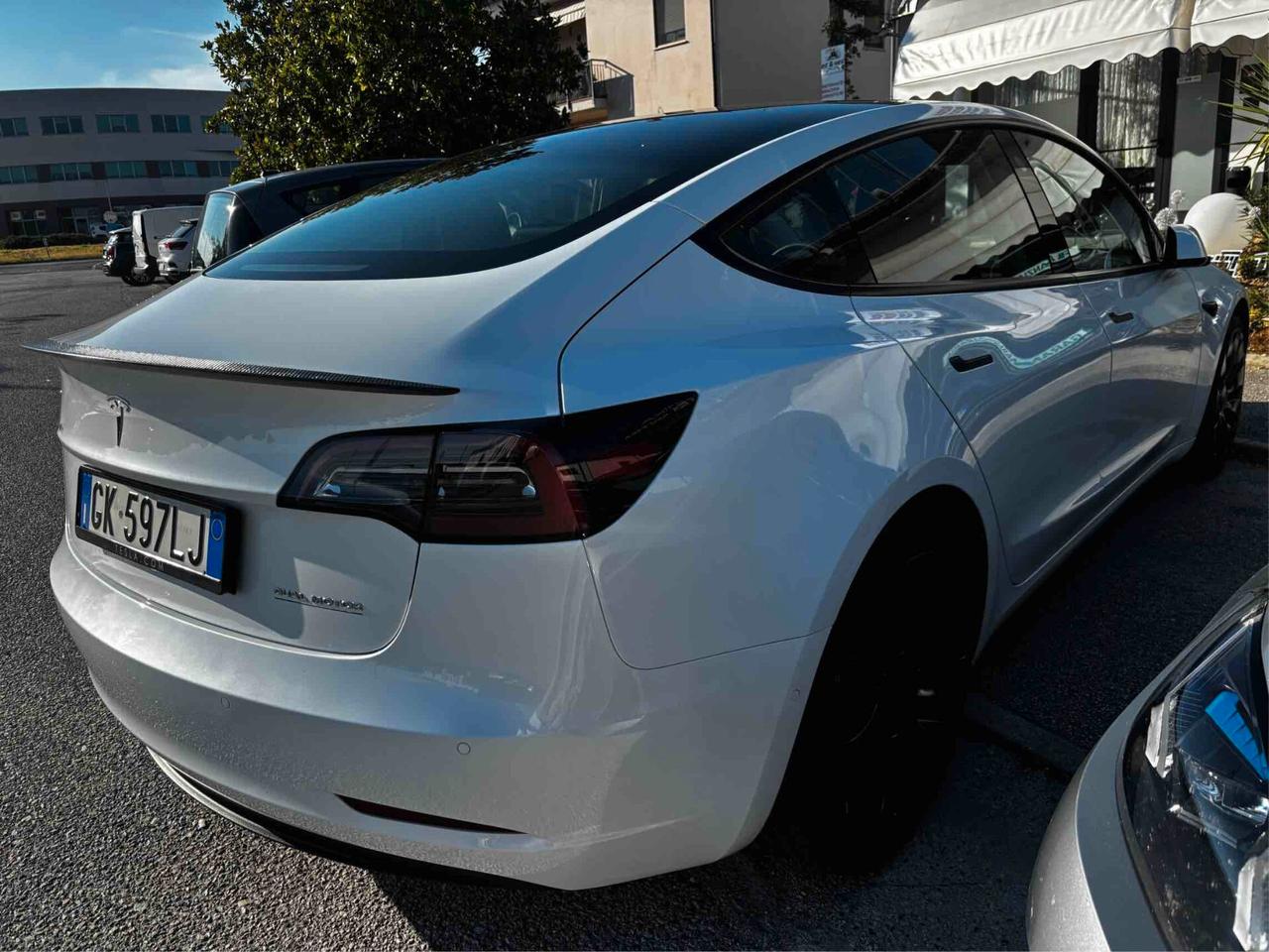 Tesla Model 3 Long Range AWD Performance Summon