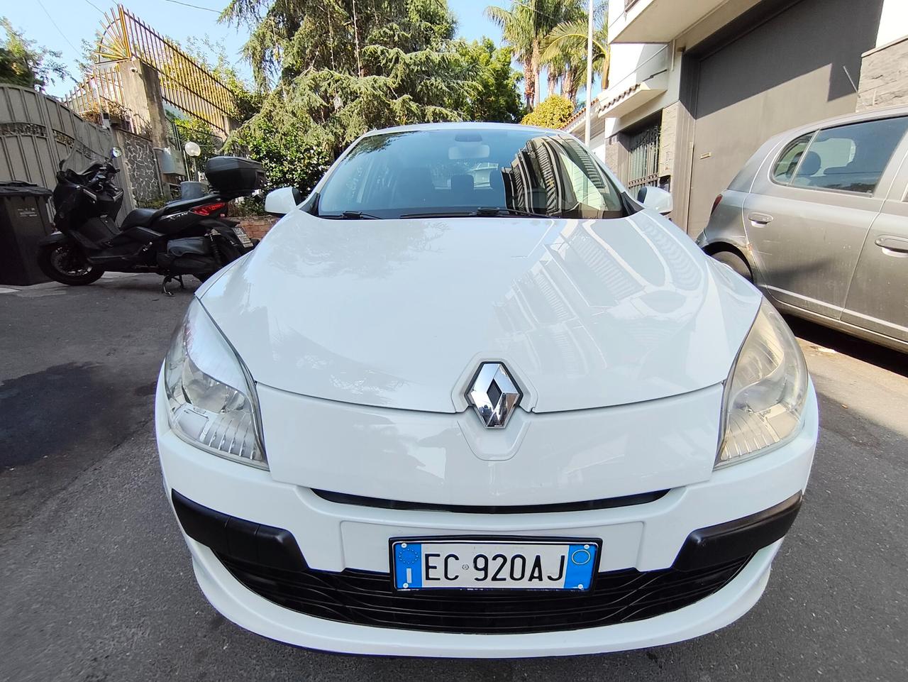 Renault Megane 1.5 dCi 110CV Leggi