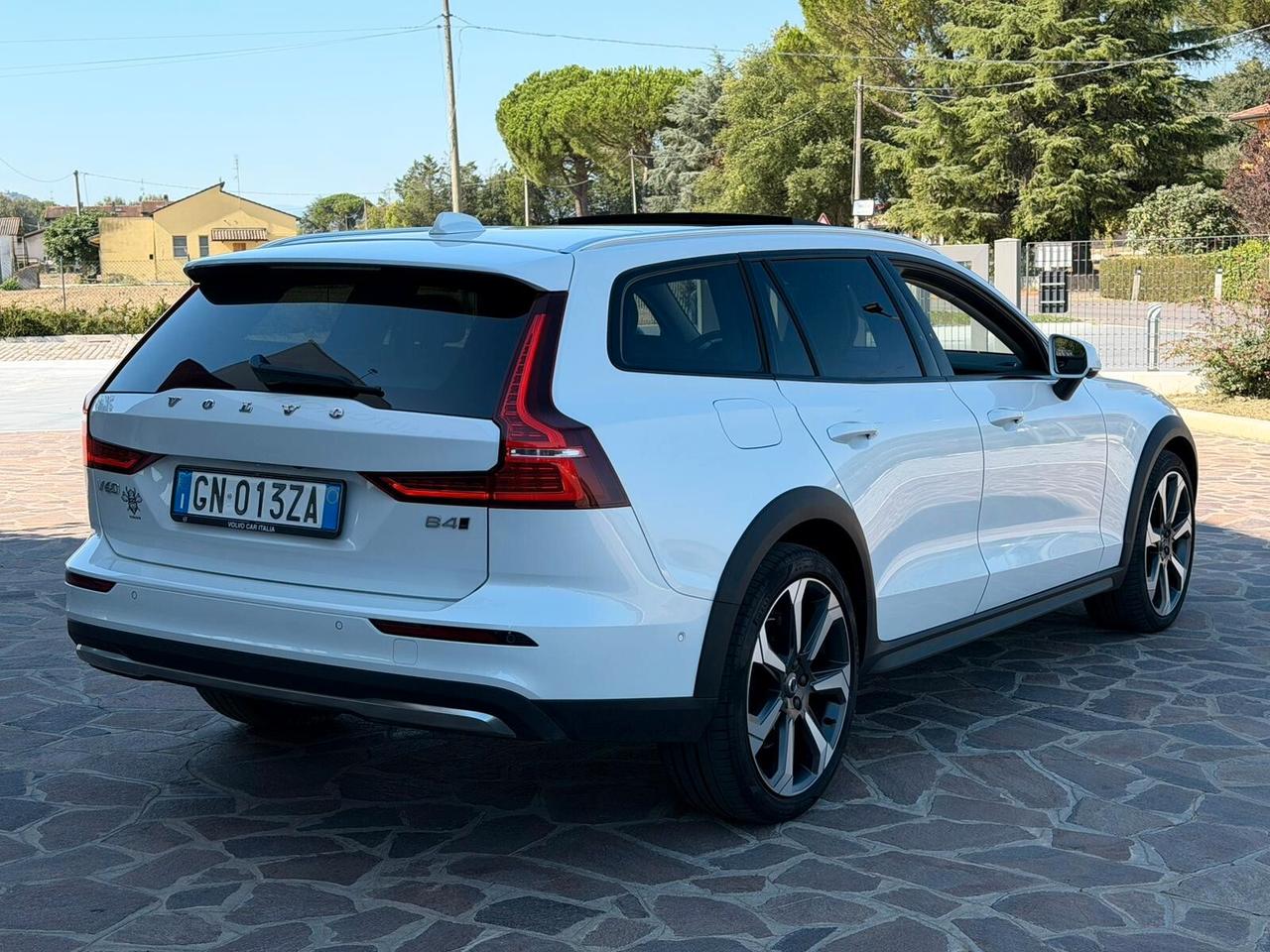 Volvo V60 Cross Country 2.0 B4 (d) AWD auto Plus Bright - GARANZIA 2028