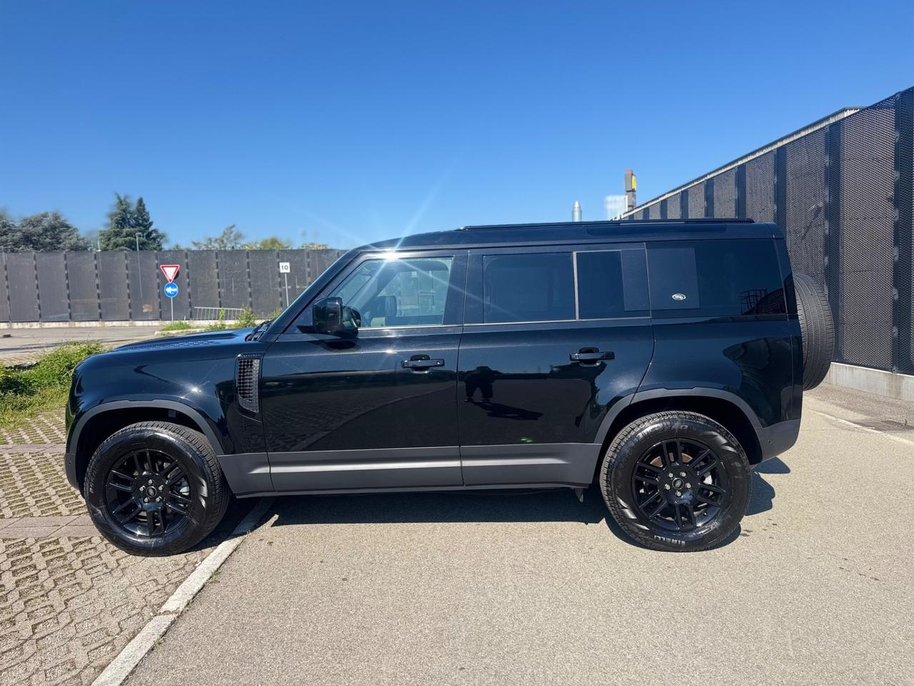 LAND ROVER DEFENDER AUTOCARRO PREZZO + IVA