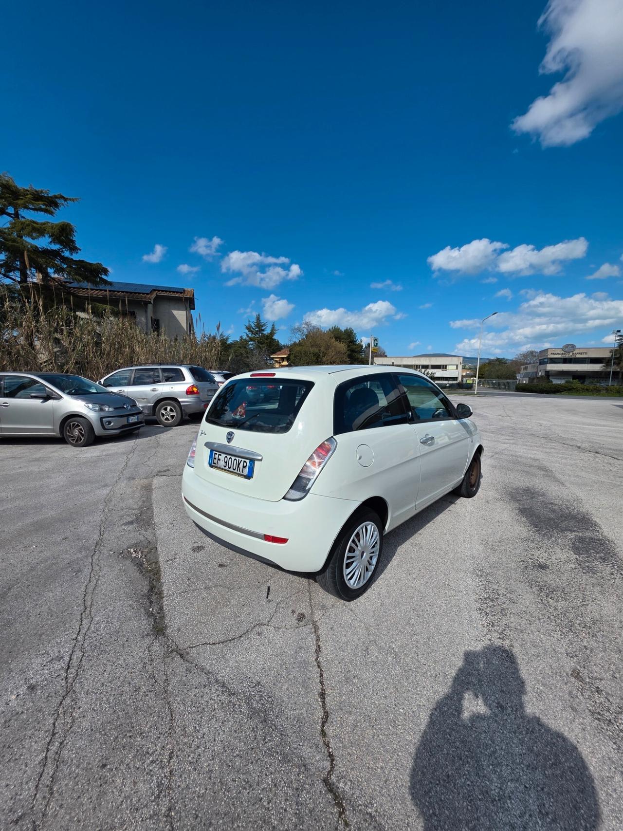 Lancia Ypsilon neo patentati 81000 km