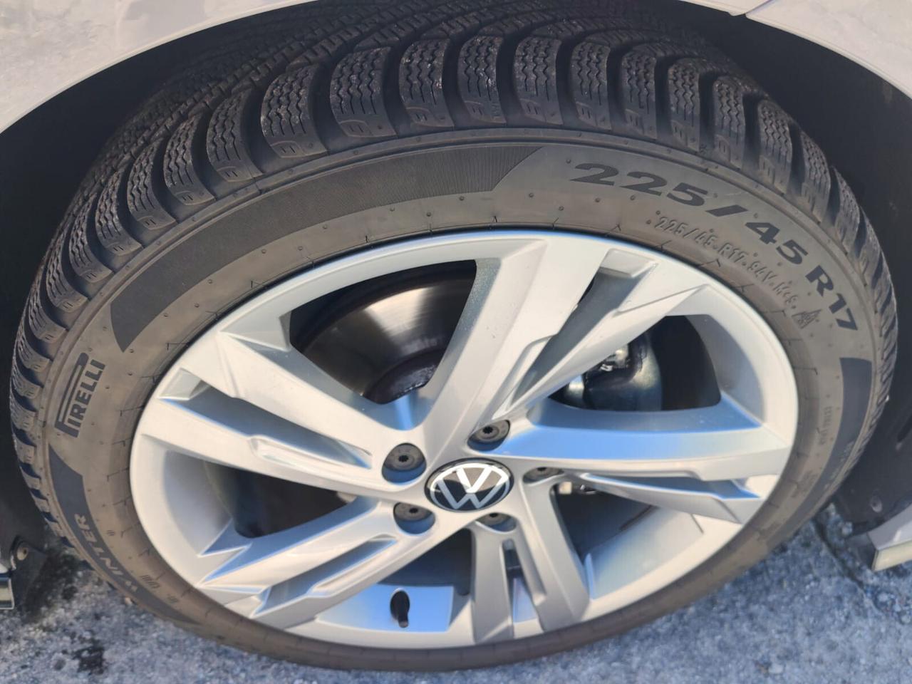 Volkswagen Golf 1.5 eTSI 150 CV EVO ACT DSG R-Line