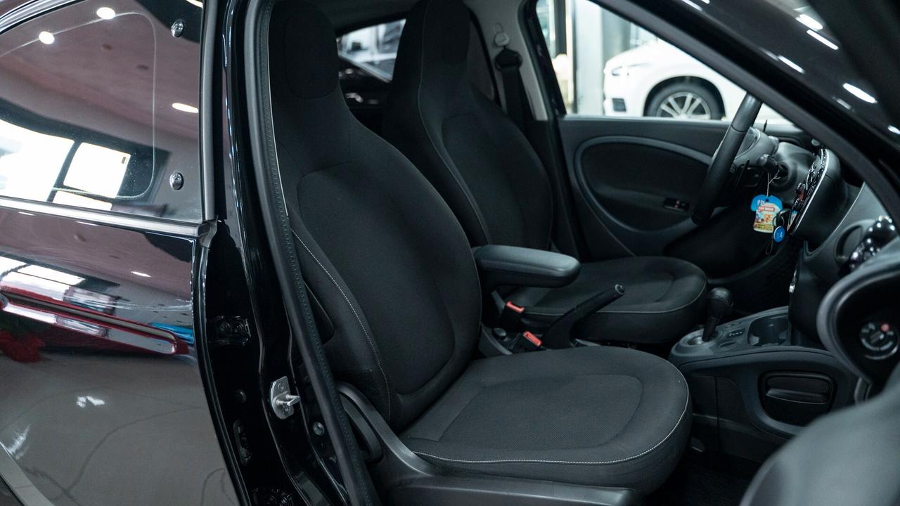 Smart ForFour 1.0 SUPERPASSION 71 CV TWINAMIC AUTO 16" LED FULL OPTIONAL