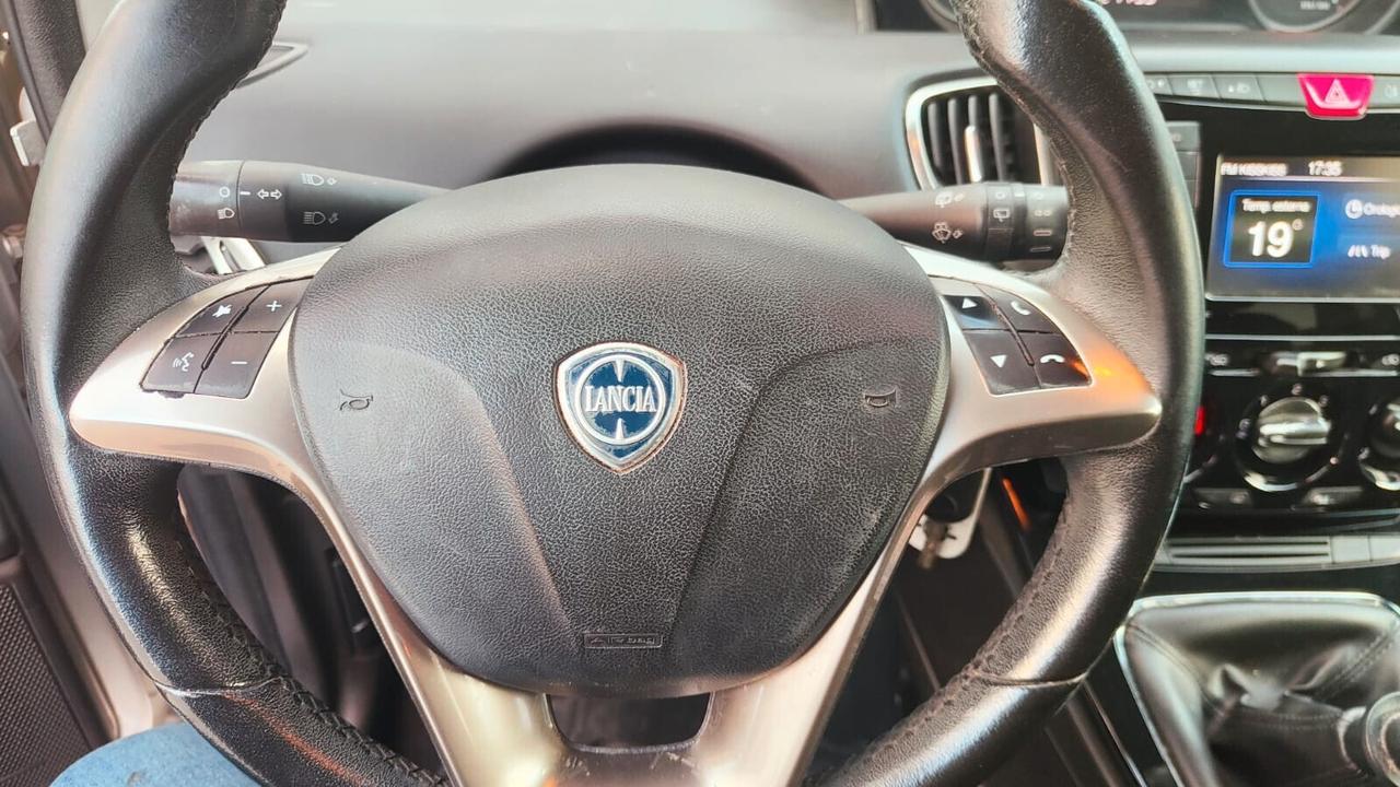 Lancia Ypsilon 1.2 69 CV 5 porte Platinum