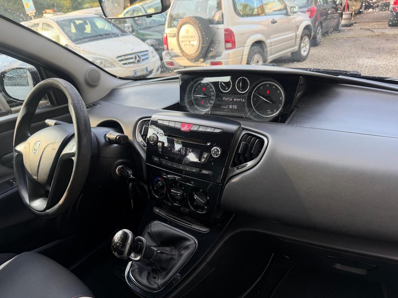 Lancia Ypsilon 0.9 TwinAir 85 CV 5 porte Metano Ecochic Elefantino