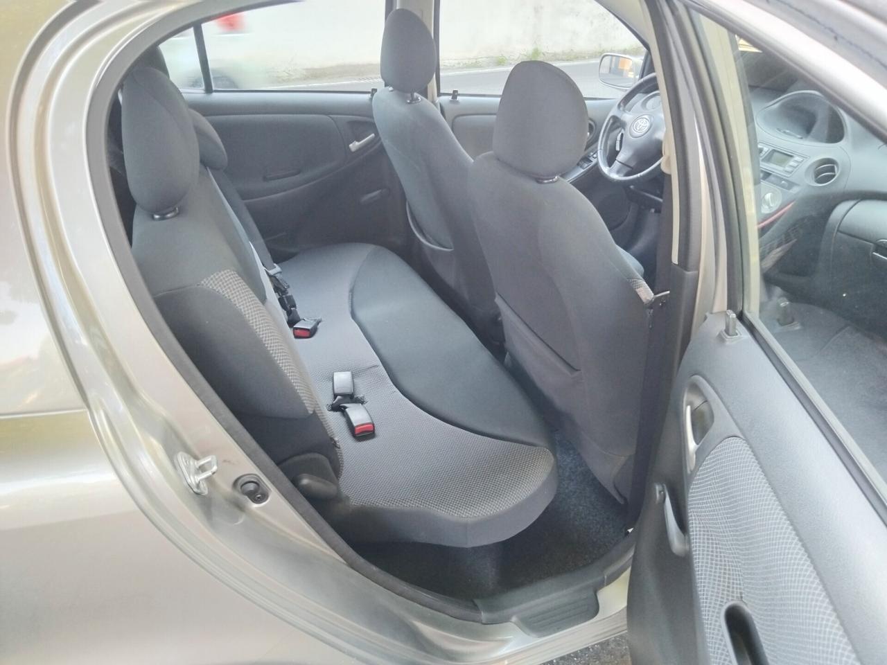 Toyota Yaris 1.0i 16V cat 5 porte KM 130 IDEALE PER NEO PATENTATI A 2.499 EURO