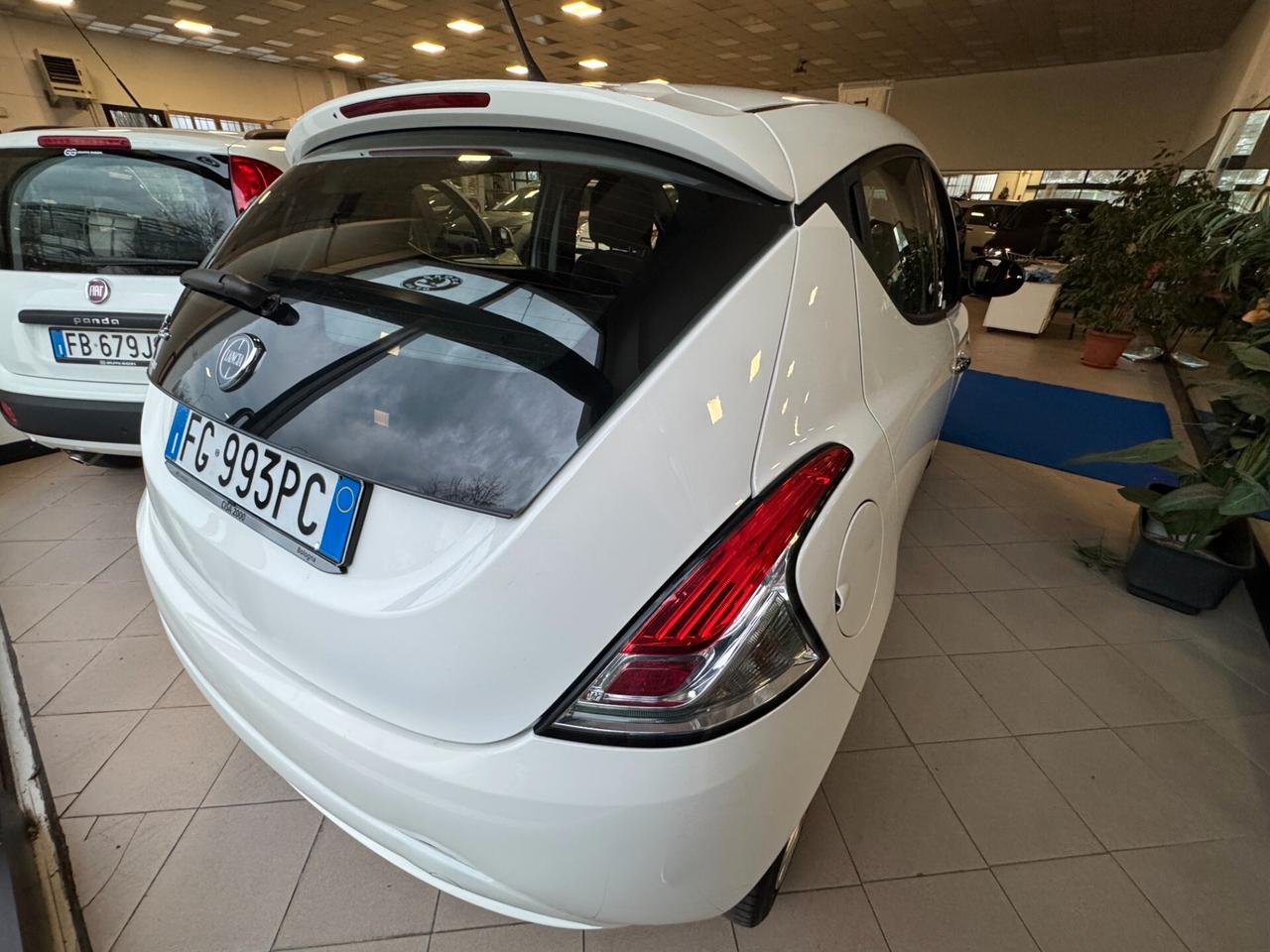 Lancia Ypsilon 1.2 Fire 69 CV 5 porte Silver