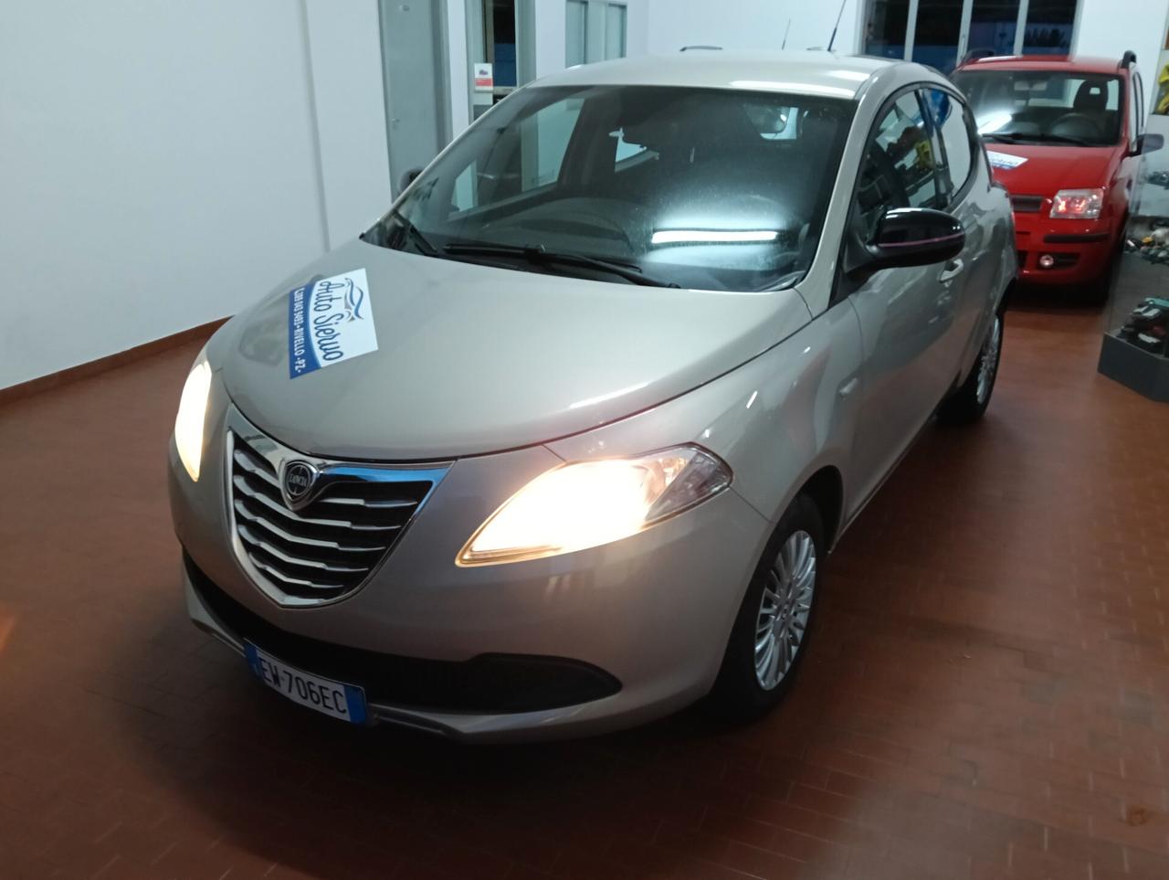 Lancia Ypsilon 1.2 69 CV 5 porte S&S Silver