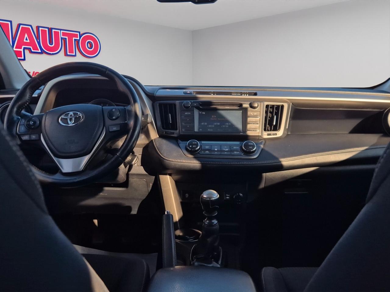 Toyota RAV 4 RAV4 2.0 D-4D 2WD Style White Ed.