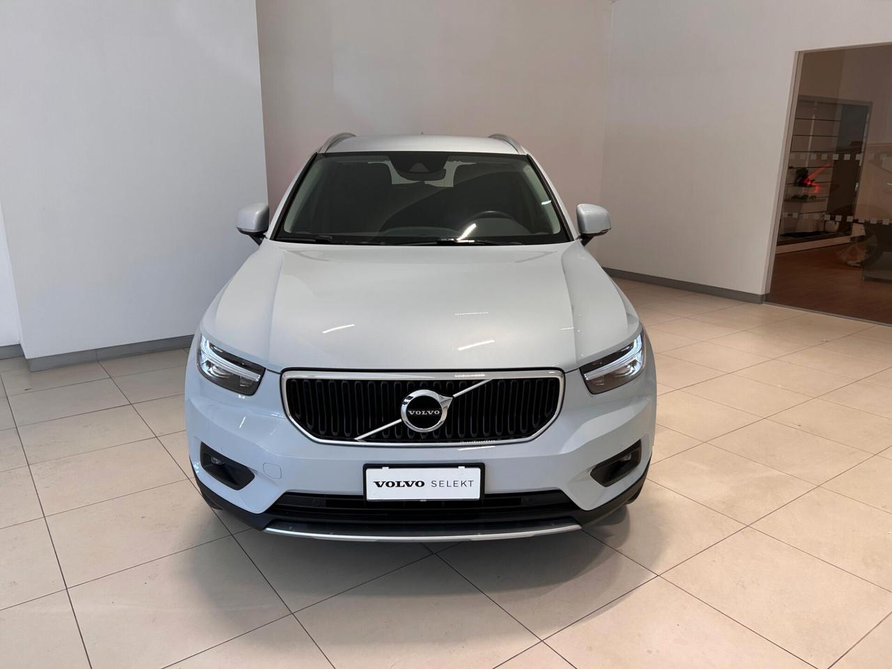 Volvo XC40 T2 Momentum Pro