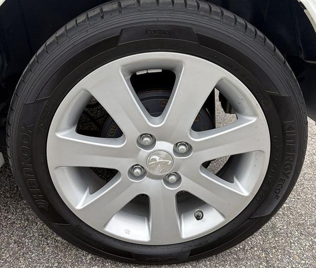 PEUGEOT iOn Active