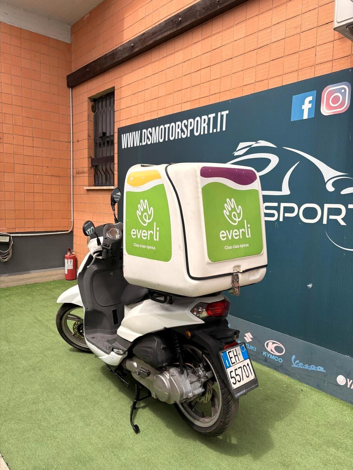 Peugeot Tweet 125 IDEALE PER LE CONSEGNE