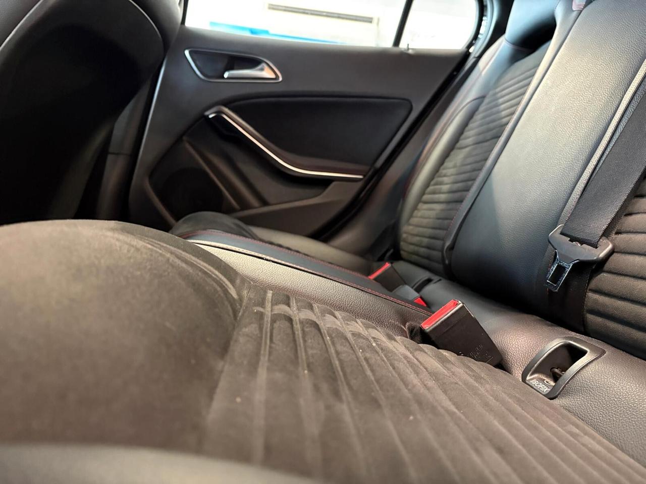 Mercedes-benz GLA 220 d PREMIUM 4Matic Automatic