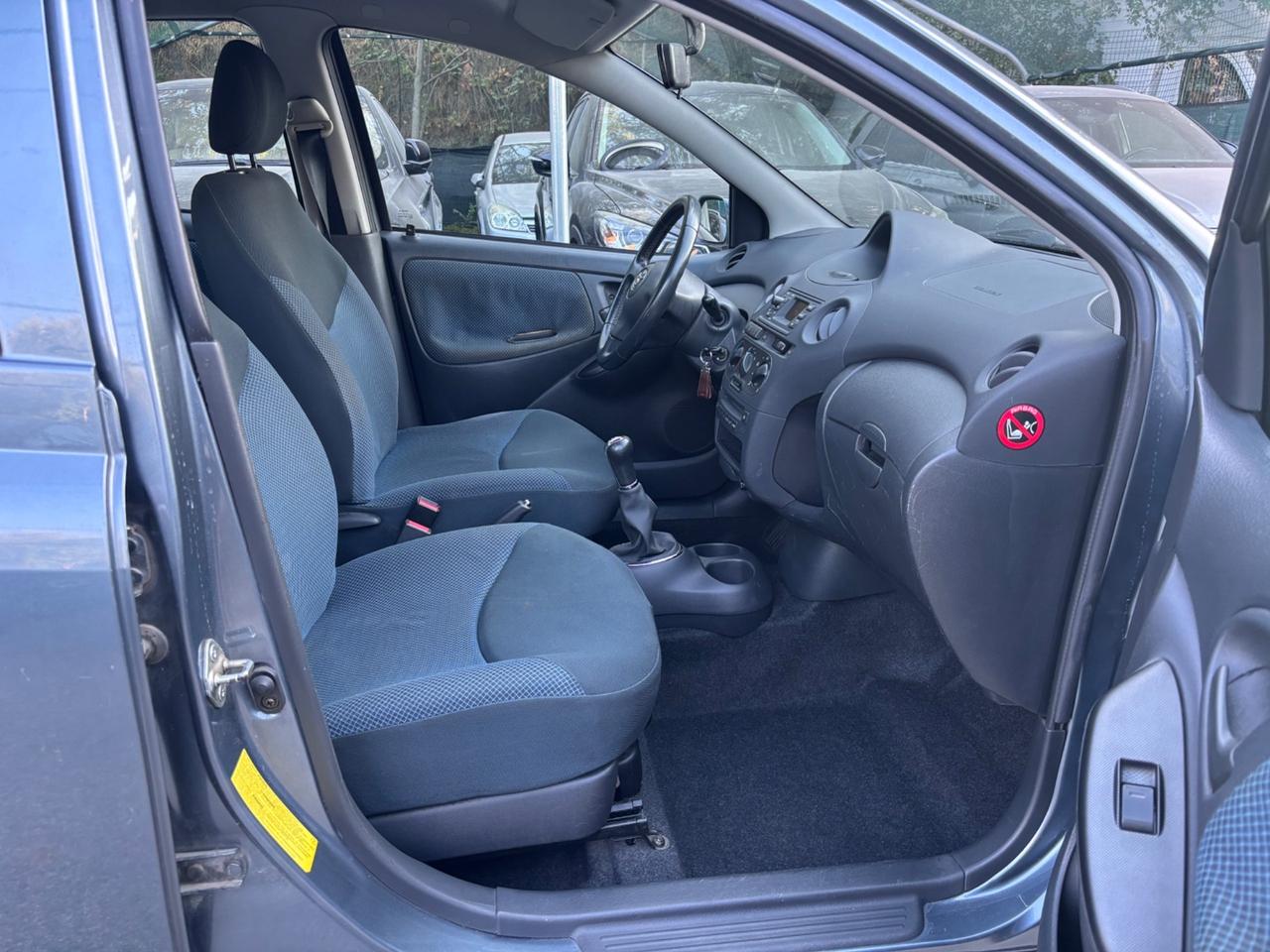 Toyota Yaris 1.0i 5 porte Sol OK NEOPATENTATI