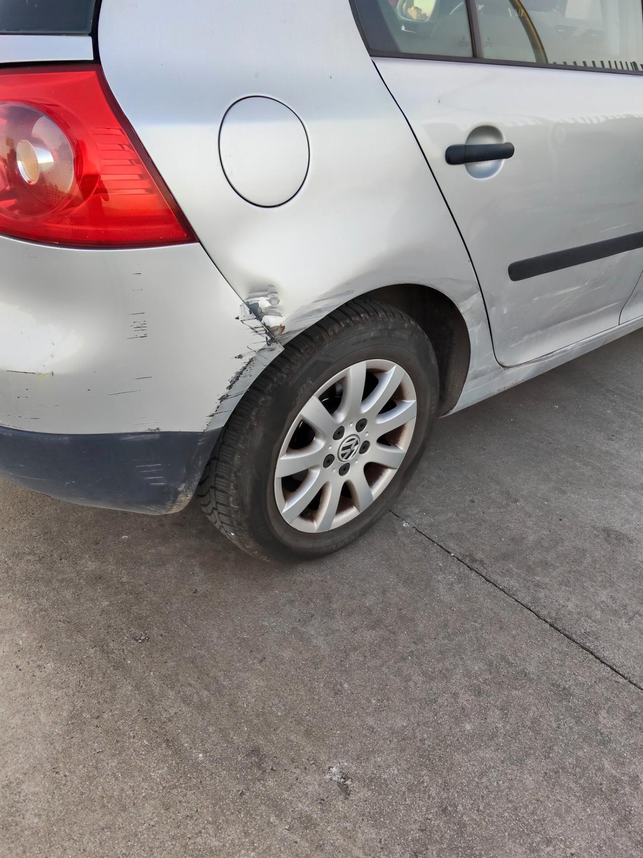 Volkswagen Golf 1.6 benzina 2005